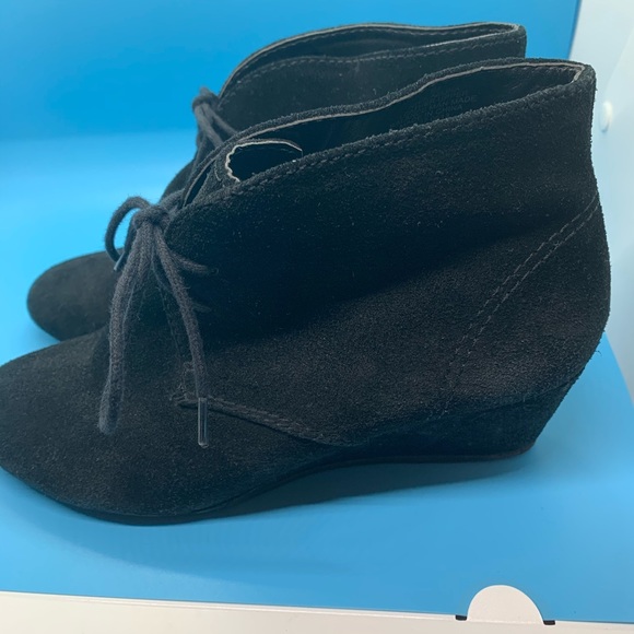 NINE WEST Black Suede Wedge Fashion Boots Size 8M - Picture 2 of 6
